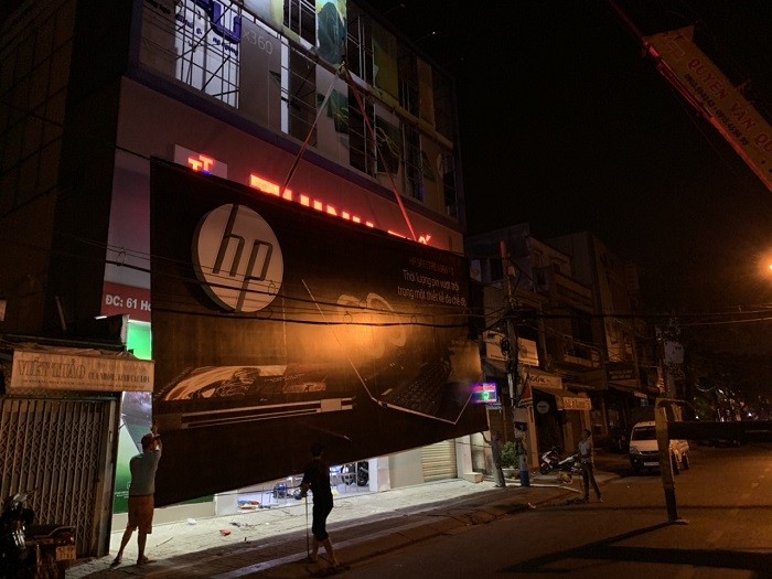 thi-cong-bang-hieu-da-nang