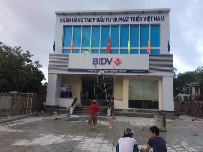 thi-cong-mat-dung-alu