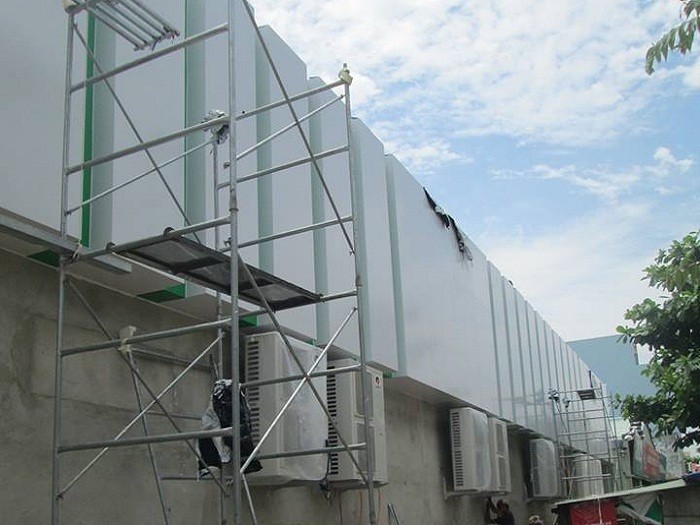 thi-cong-mat-dung-alu-3