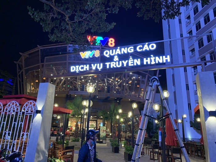 chu-noi-inox,-mica-den-led