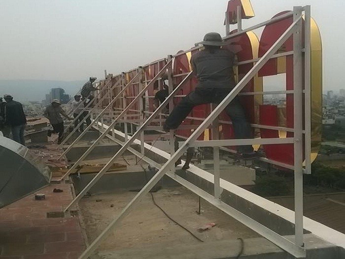 chu-noi-inox,-mica-den-led-9